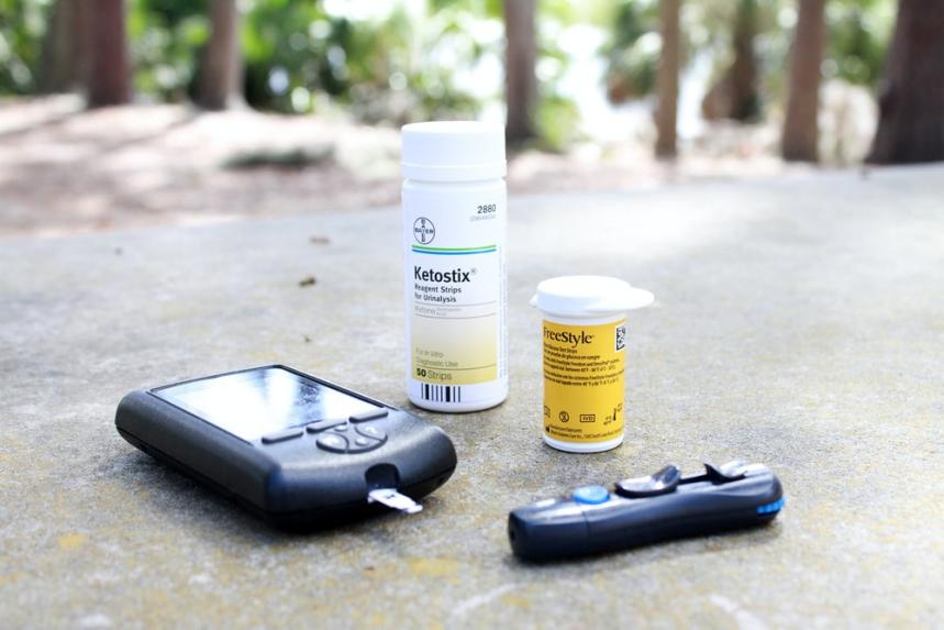 Several accessories that can be used for digital diabetes monitoring