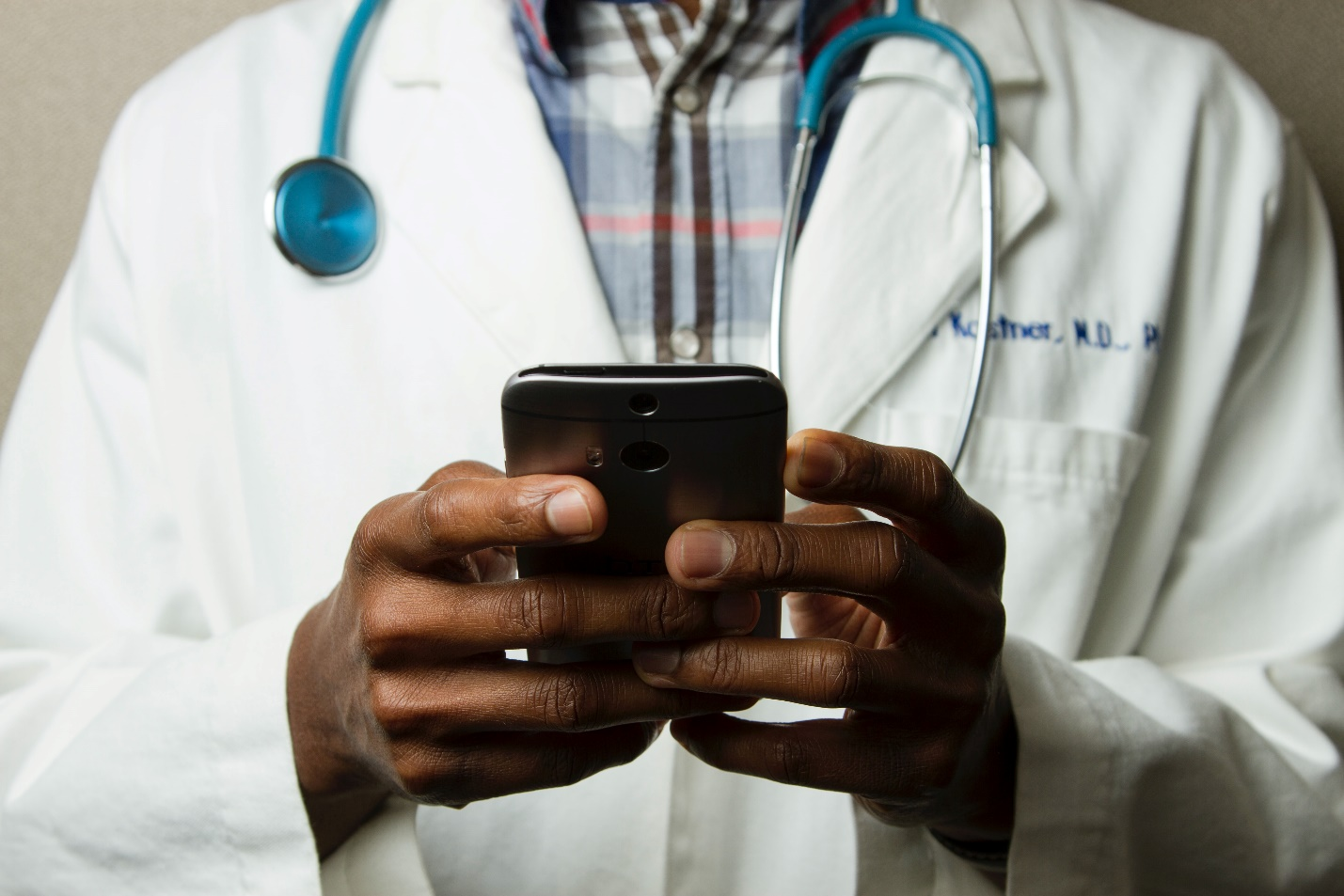 A doctor holding  smartphone
