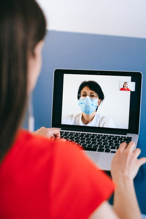 Patient discussing bronchitis symptoms during an online doctor consultation