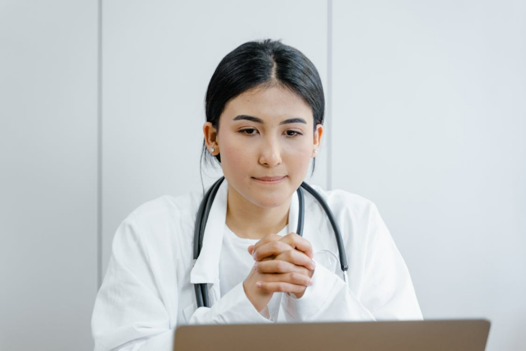 Patient discussing dental infection symptoms with a virtual doctor